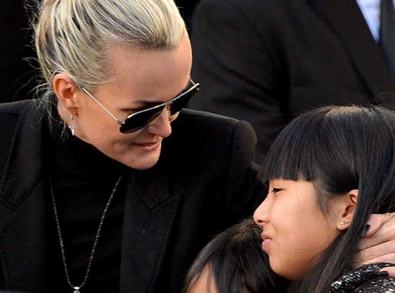 Laeticia Hallyday : ses nouvelles photos avec Jade, Joy et Jalil Lespert font rêver ses fans !