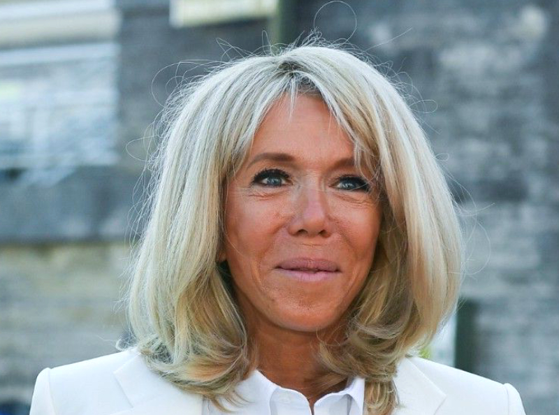 Brigitte Macron : la première dame prend l'initiative face aux fake news transphobes dont elle est victime !