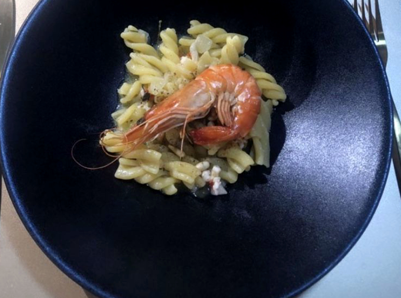 Recette : Fusilloni (Barilla), tartare de gambas et poudre de câpres