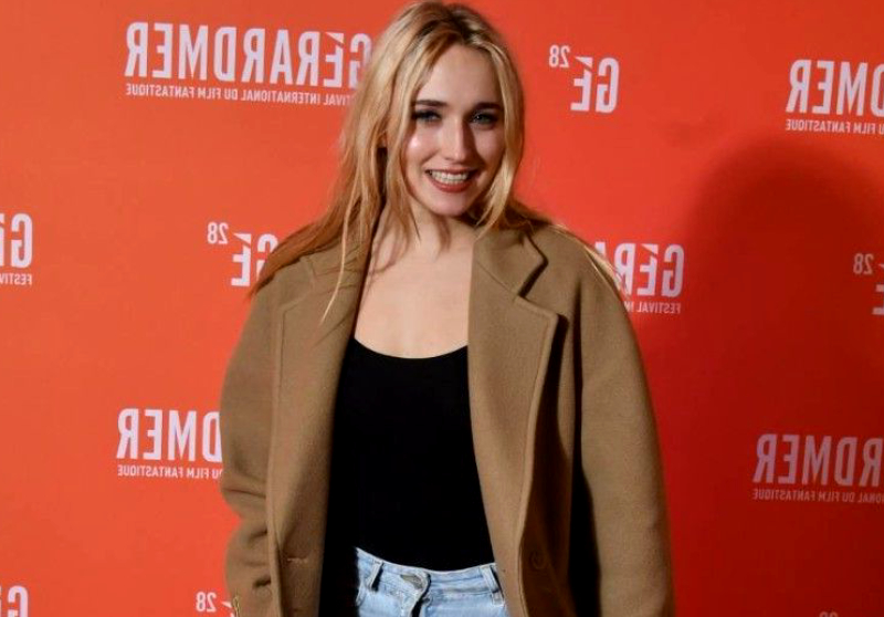 "Merci de rendre ma tante heureuse" : Chloé Jouannet dévoile une photo surprenante de sa tante Audrey Lamy... souriante aux côtés de Brad Pitt, la story choc d'Instagram