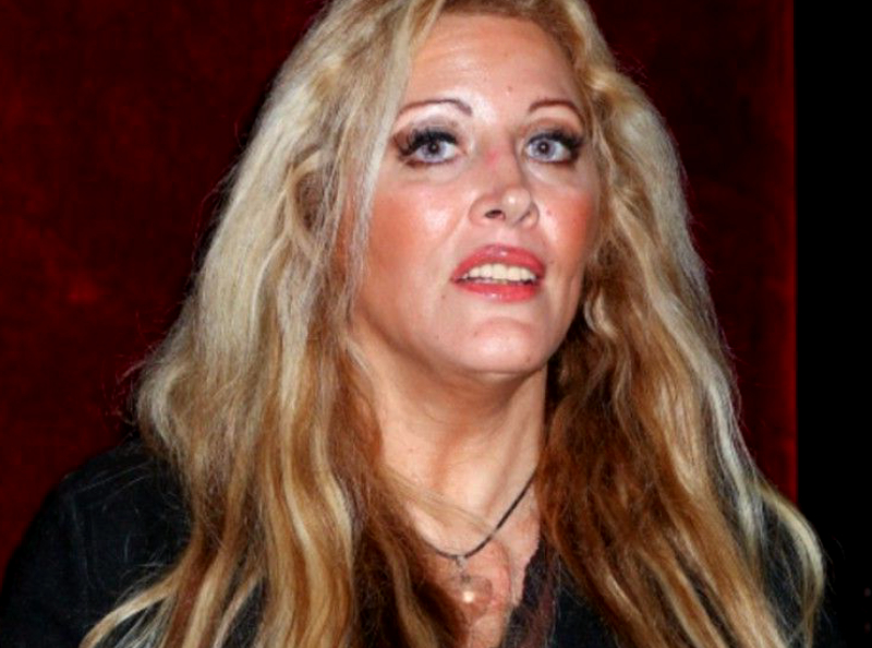 Loana dans la tourmente, Sylvie Ortega en rajoute une couche en lançant une photo dossier !