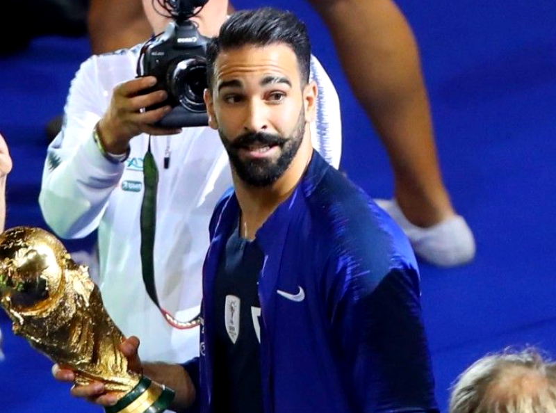 Adil Rami sans club de football ? L'ancien champion du monde a été approché par la production d'une célèbre émission de télé-réalité.