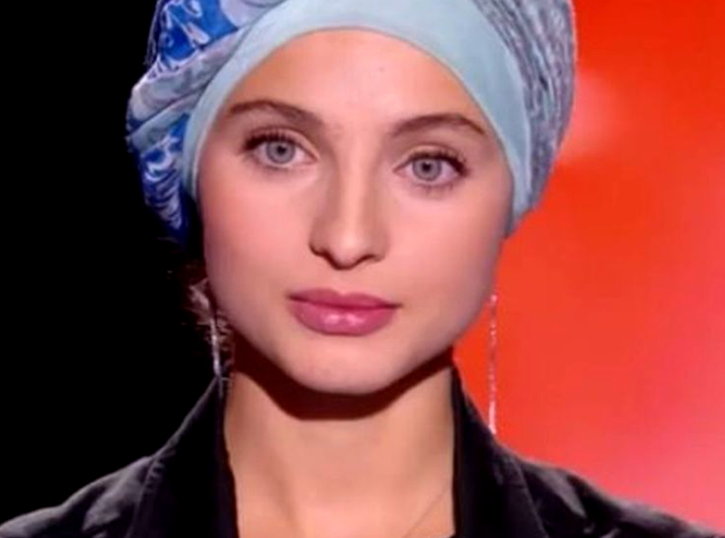 Mennel (The Voice) : Exit le turban, la chanteuse s'affiche dans une robe de gala moulante sur Instagram