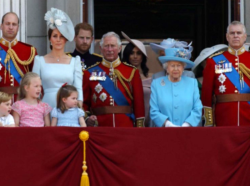 Elizabeth, William, Andrew, Charles, Meghan, Kate, Harry... Découvrez quel membre de la famille royale est le plus intelligent ?