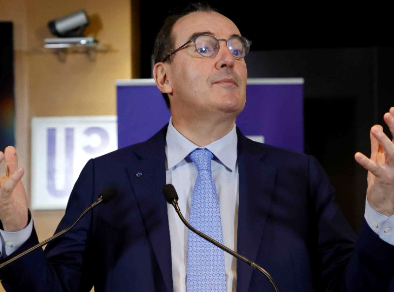 Après l'affaire de la culotte : Jean Castex est contacté par l'actrice porno Nikita Bellucci !