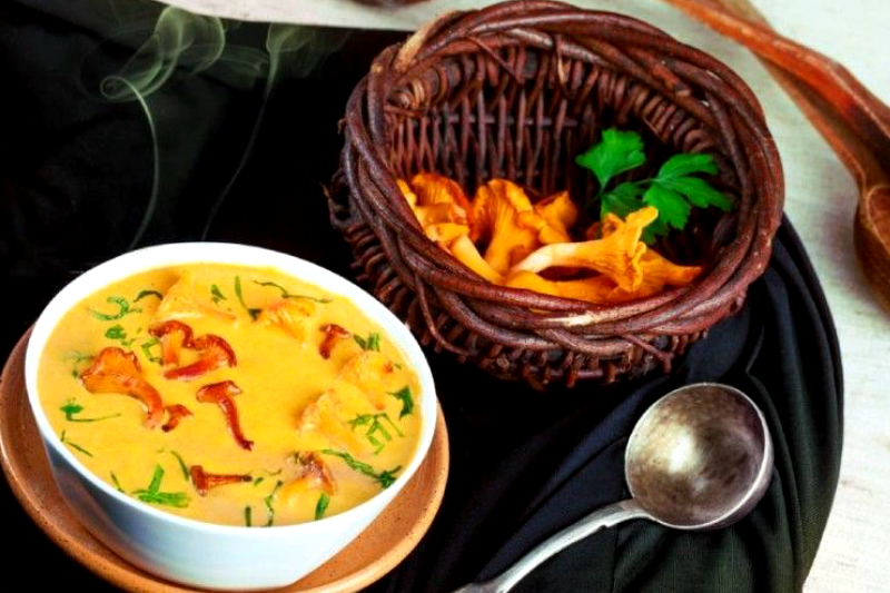 Recette pour les fêtes : velouté de cèpes, croûtons de jambon de Parme et noisettes faubouriennes