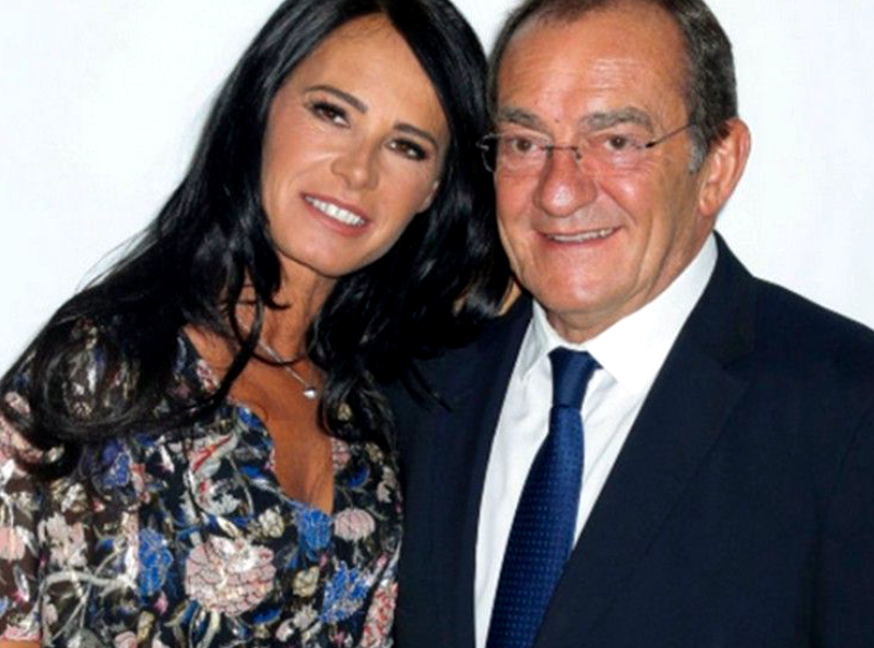 Nathalie Marquay, la compagne de Jean-Pierre Pernaut et ancienne Miss, pose en maillot de bain... Vous allez être BLU-FFÉS !