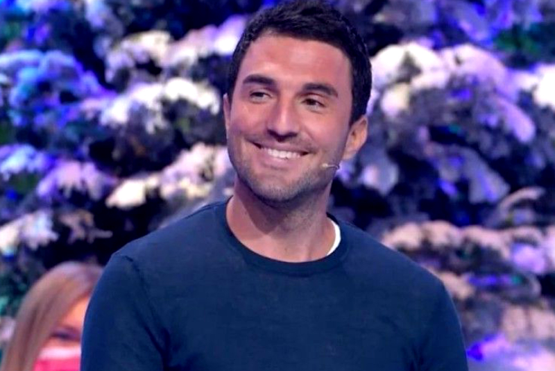 Les fans de "12 coups de midi" sont sous le charme, mais qui est ce nouveau beau gosse qui fait de l'ombre à Jean-Luc Reichmann ?