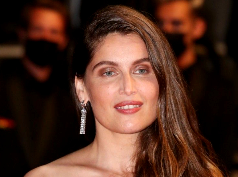 Laetitia Casta : l'actrice de 43 ans enflamme la toile et pose nue pour la nouvelle année