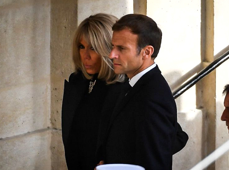 Emmanuel Macron "complètement con" selon Brigitte, les propos du chef de l'Etat contre les "anti-sida" risquent de ne pas être bien perçus par sa femme