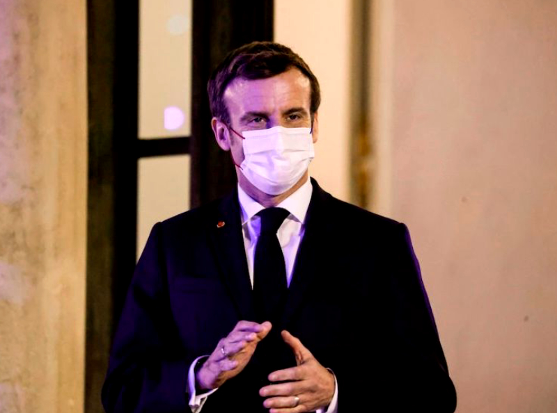 "Va te faire foutre" lance un anti-vaccinaliste à Emmanuel Macron en déplacement, découvrez la réponse hilarante du président de la République !