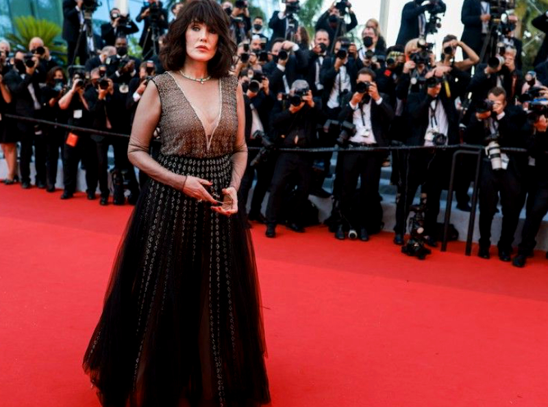 Isabelle Adjani : 66 ans et une révolution capillaire - que tout le monde pourrait imiter !
