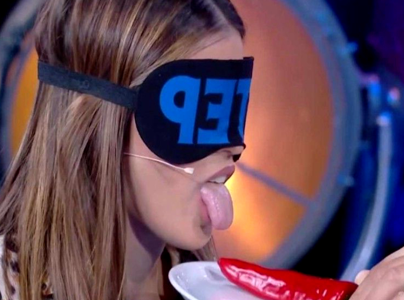 "Jeunes femmes coincées", l'humoriste Booder rétablit la vérité sur les Miss France qui participent à "Vendredi tout est permis" !