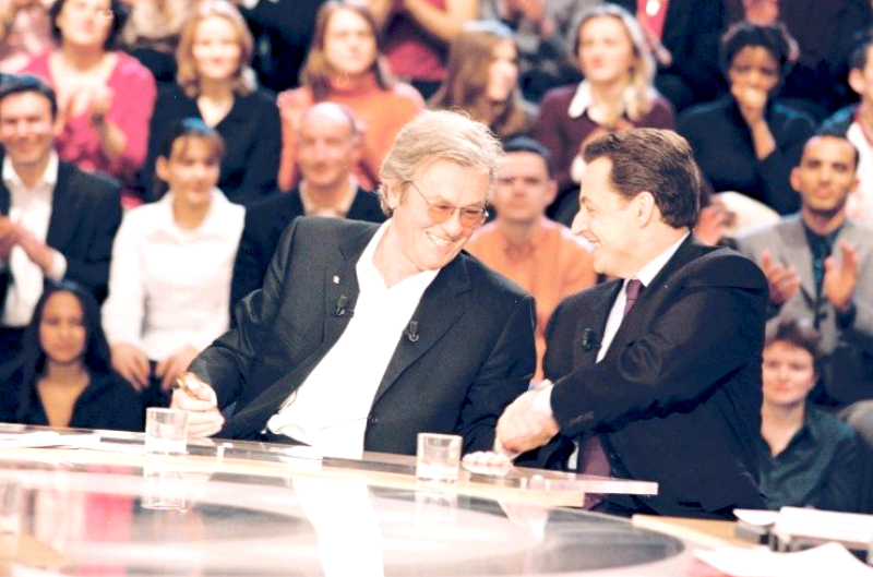Gims, Line Renaud, Johnny Hallyday... Qu'obtiennent les stars lorsqu'elles s'associent à des hommes politiques ? Des secrets révélés