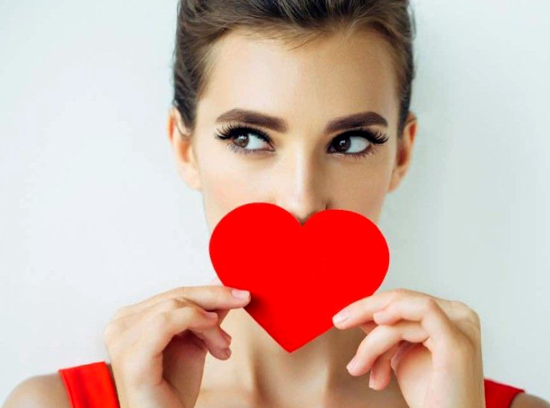 Voici le signe du zodiaque qui aime le plus la Saint-Valentin... Il vous fera passer une journée de rêve !