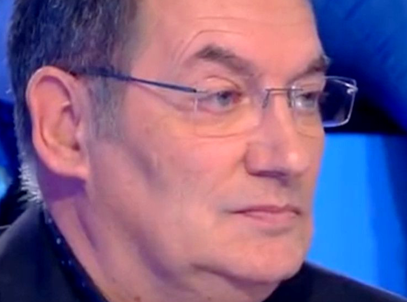 En direct dans "TPMP", un ami et soutien d'Ary Abittan s'échappe... les chroniqueurs sont sous le choc !