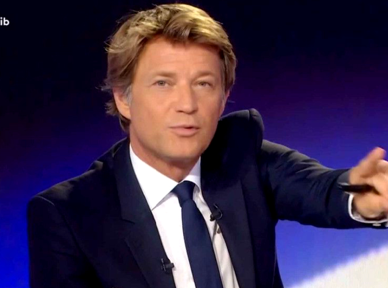 Laurent Delahousse grondé par Marlène Schiappa : ce SMS acide et vindicatif que la ministre lui a envoyé en direct sur France 2 après un commentaire déplacé !
