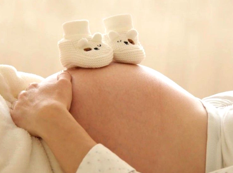 Vierge et célibataire à 36 ans donne miraculeusement naissance à une petite fille