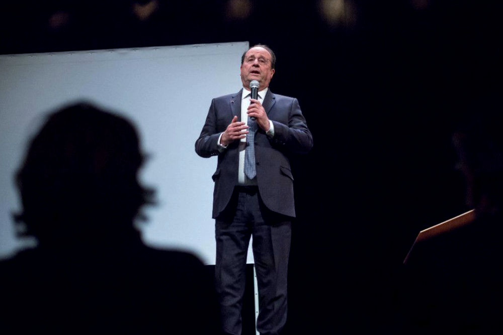 François Hollande : face à Anne-Elsabeth Lemoine dans C à Vous, l'ancien président de la République dévoile le salaire qu'il percevait à l'Élysée.