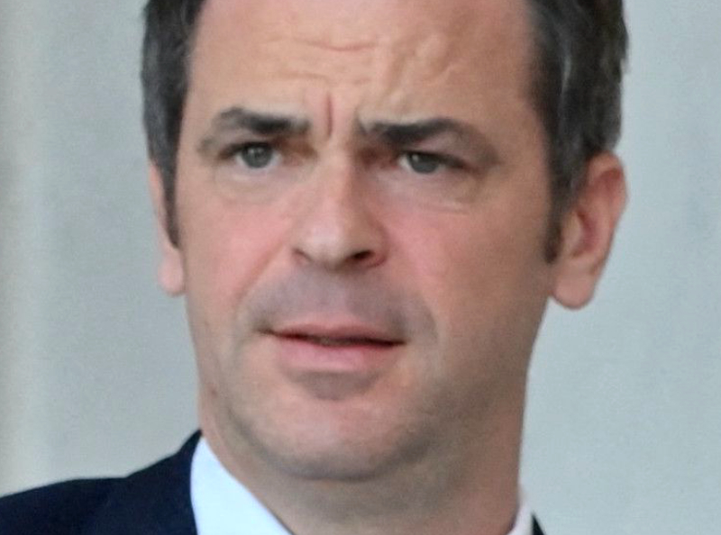 "Le Covid ne baisse plus, il monte même" : face au "rebond" du virus, Olivier Véran fait part de son inquiétude...