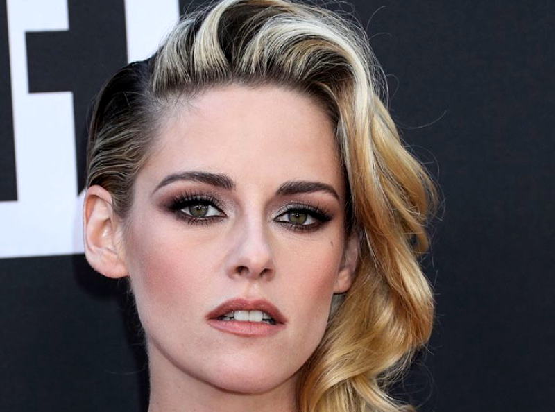 Kristen Stewart : son side hair glamour des années 90 est sur toutes les lèvres. Zoom sur la crème coiffante qui assure un look parfait pour le red carpet.