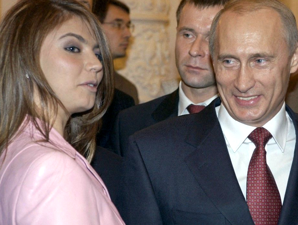 Guerre en Ukraine : Alina Kabaïeva, la jeune et jolie compagne de Vladimir Poutine, paie une fortune, son salaire exorbitant est dévoilé