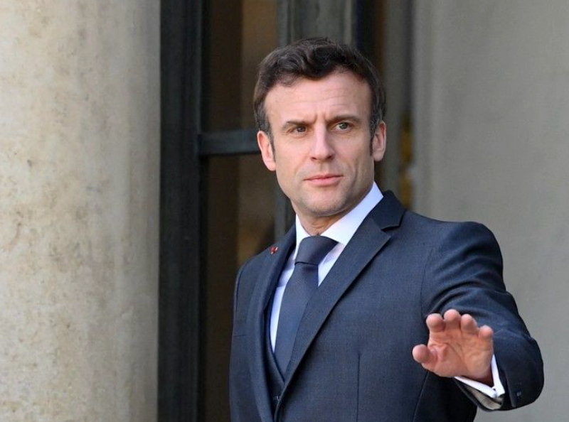 Emmanuel Macron est prêt à réintroduire l'obligation de porter un masque "si les choses devaient se dégrader".