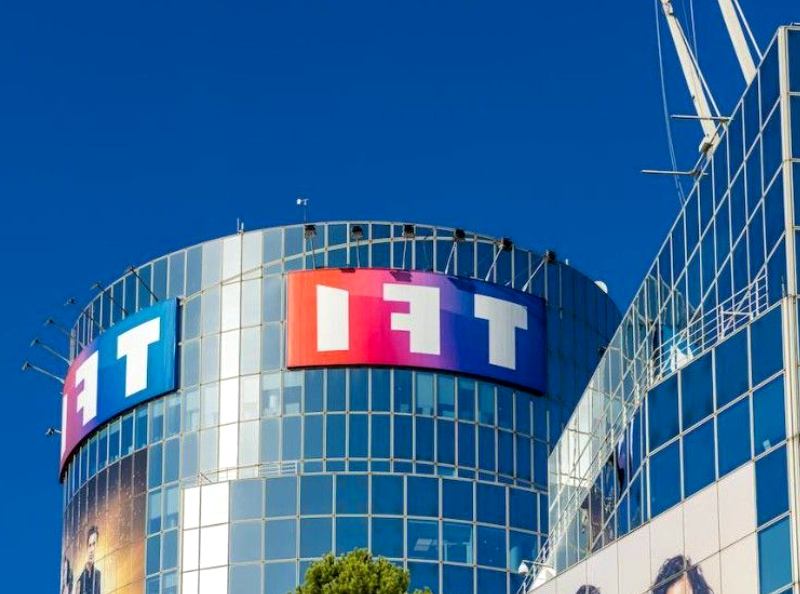 Présidentielles 2022 : pour la première fois de son histoire, TF1 écourtera la soirée du premier tour pour diffuser le film "Les Visiteurs" !