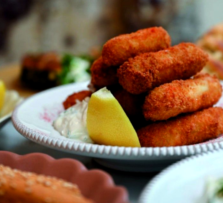 Chips d'halloumi à la sauce tomate piquante (de Filakia - Petit café d'Athènes)