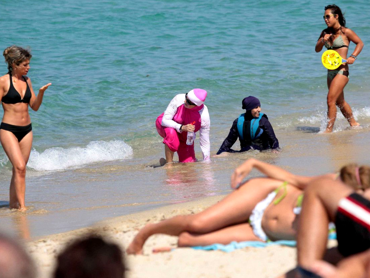 Qu'en est-il du burkini ? Une "arme" selon Ciotti et une énorme menace de Wauquiez !