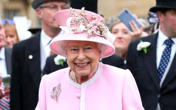 La reine Elizabeth II ne participera pas aux garden-parties de Buckingham Palace