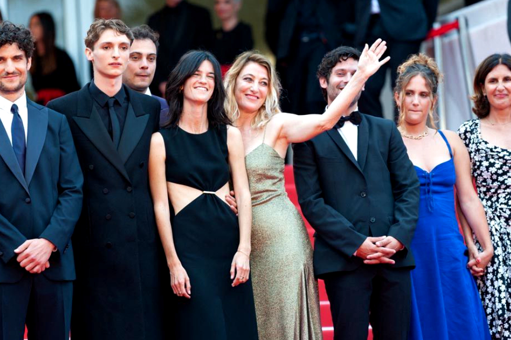 Festival de Cannes : Louis Garrel photographié avec son ex-petite amie Valeria Bruni Tesdeschi, mais que fait Laetitia Casta ?