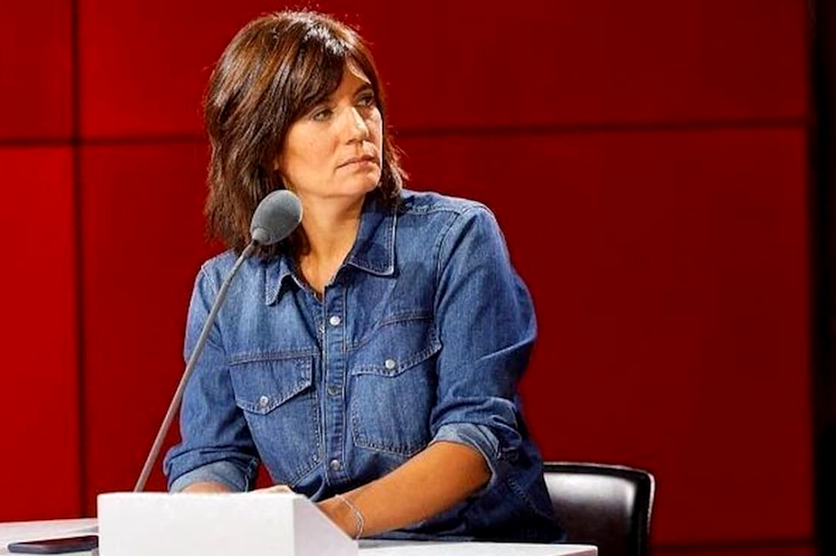 "Le foot rend con !" Estelle Denis s'accroche en direct avec l'un de ses chroniqueurs